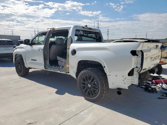 Toyota Tundra Crewmax Limited Image 2