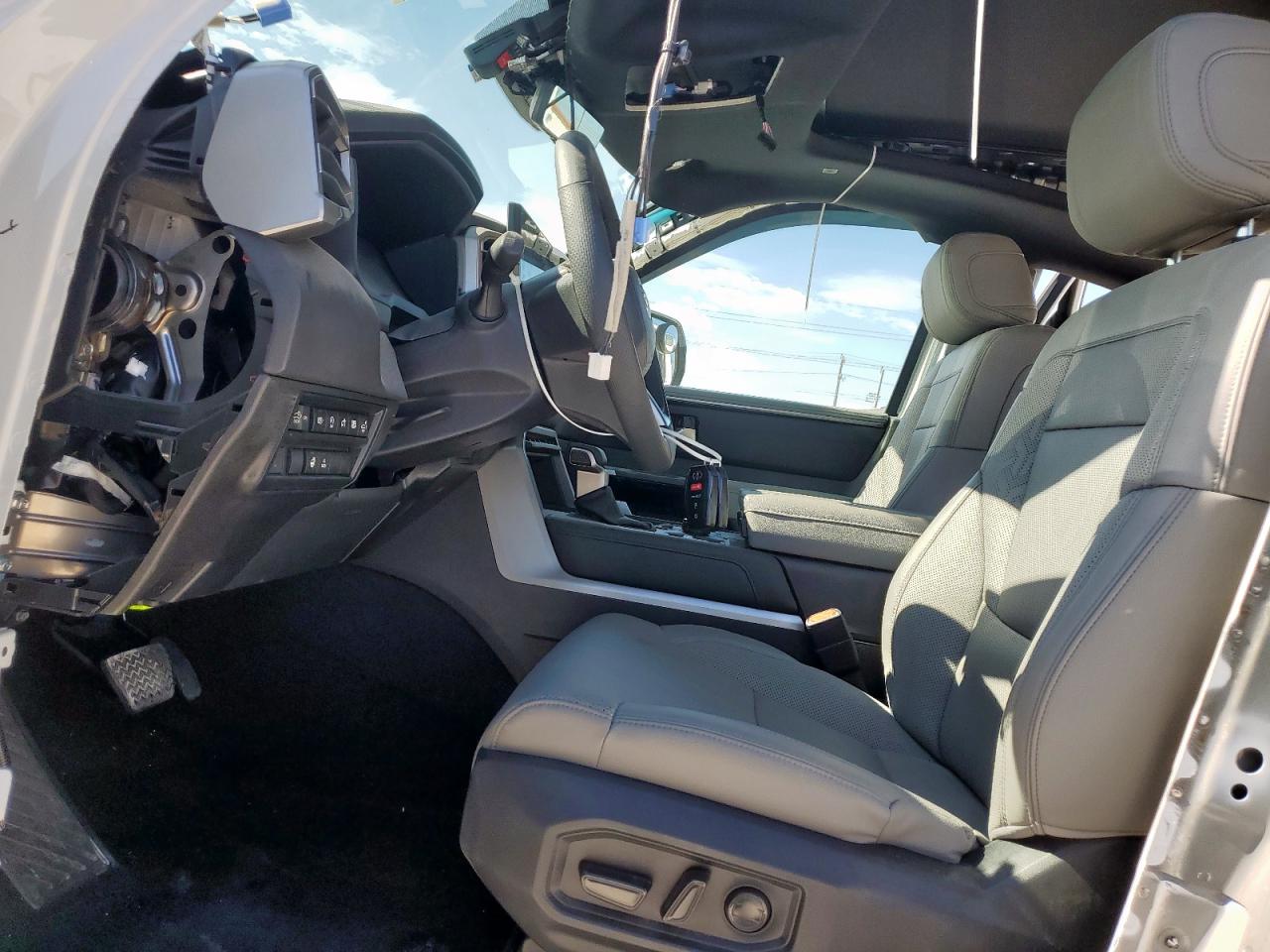 Toyota Tundra Crewmax Limited Image 13