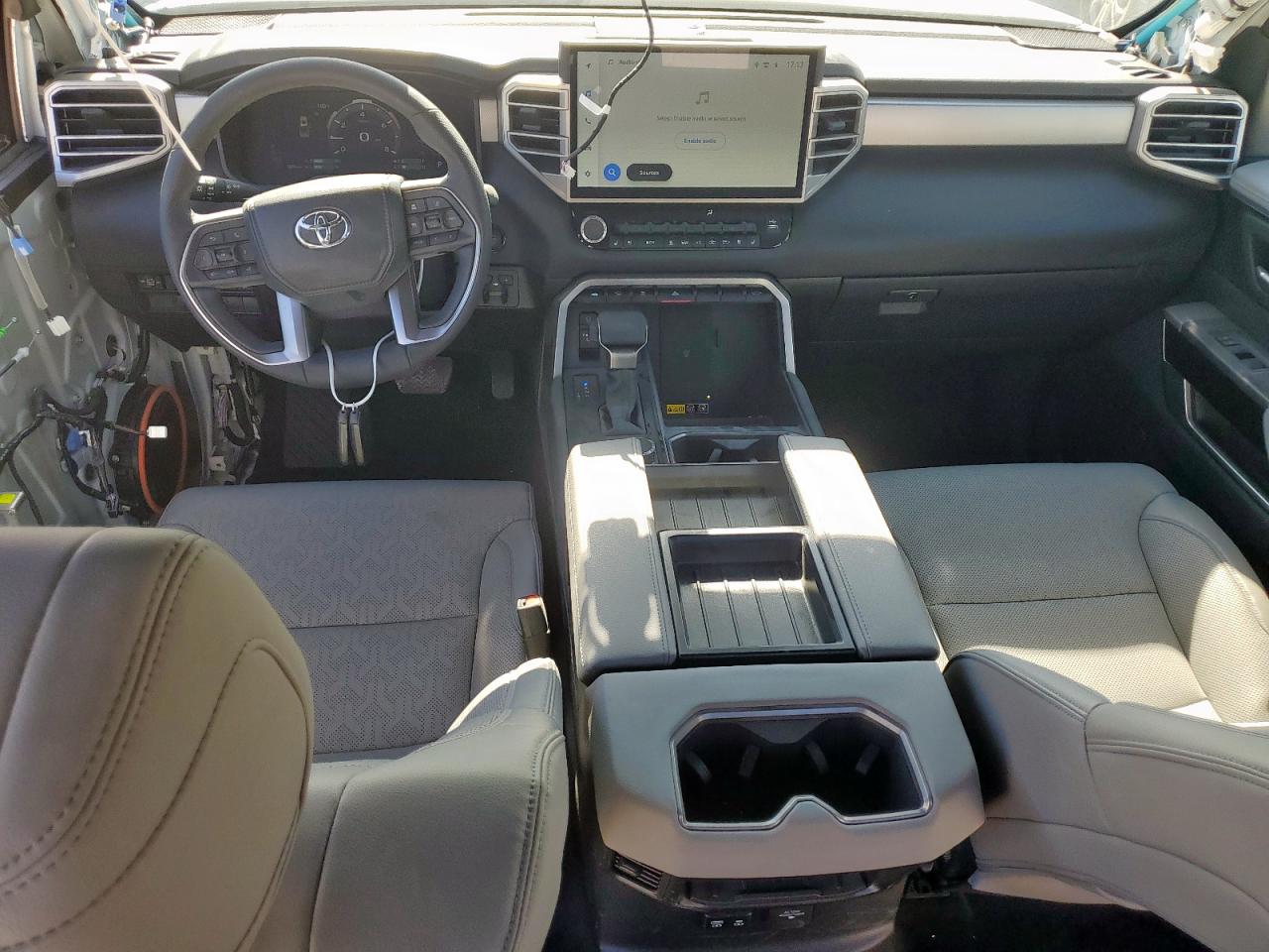 Toyota Tundra Crewmax Limited Image 3