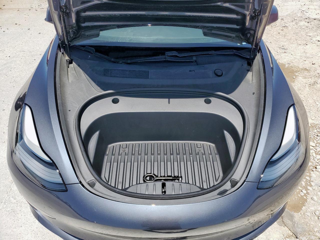 Tesla Model 3 Image 7