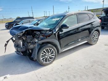  Salvage Hyundai TUCSON