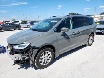  Salvage Chrysler Pacifica