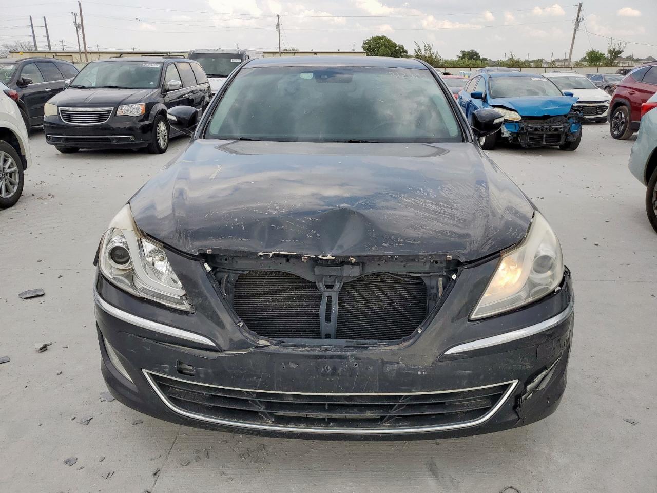 Hyundai Genesis 3.8l Image 2