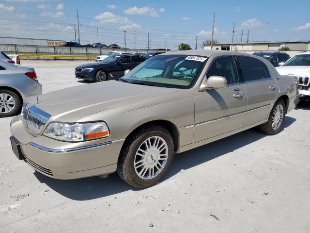  Salvage Lincoln Towncar