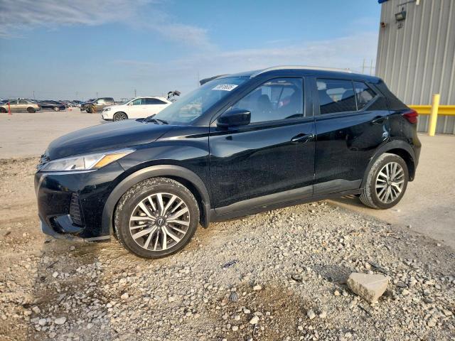  Salvage Nissan Kicks
