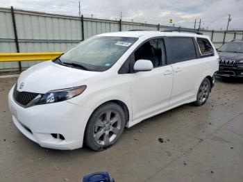  Salvage Toyota Sienna