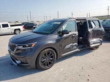  Salvage Kia Carnival