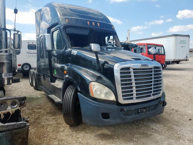  Salvage Freightliner Cascadia 1