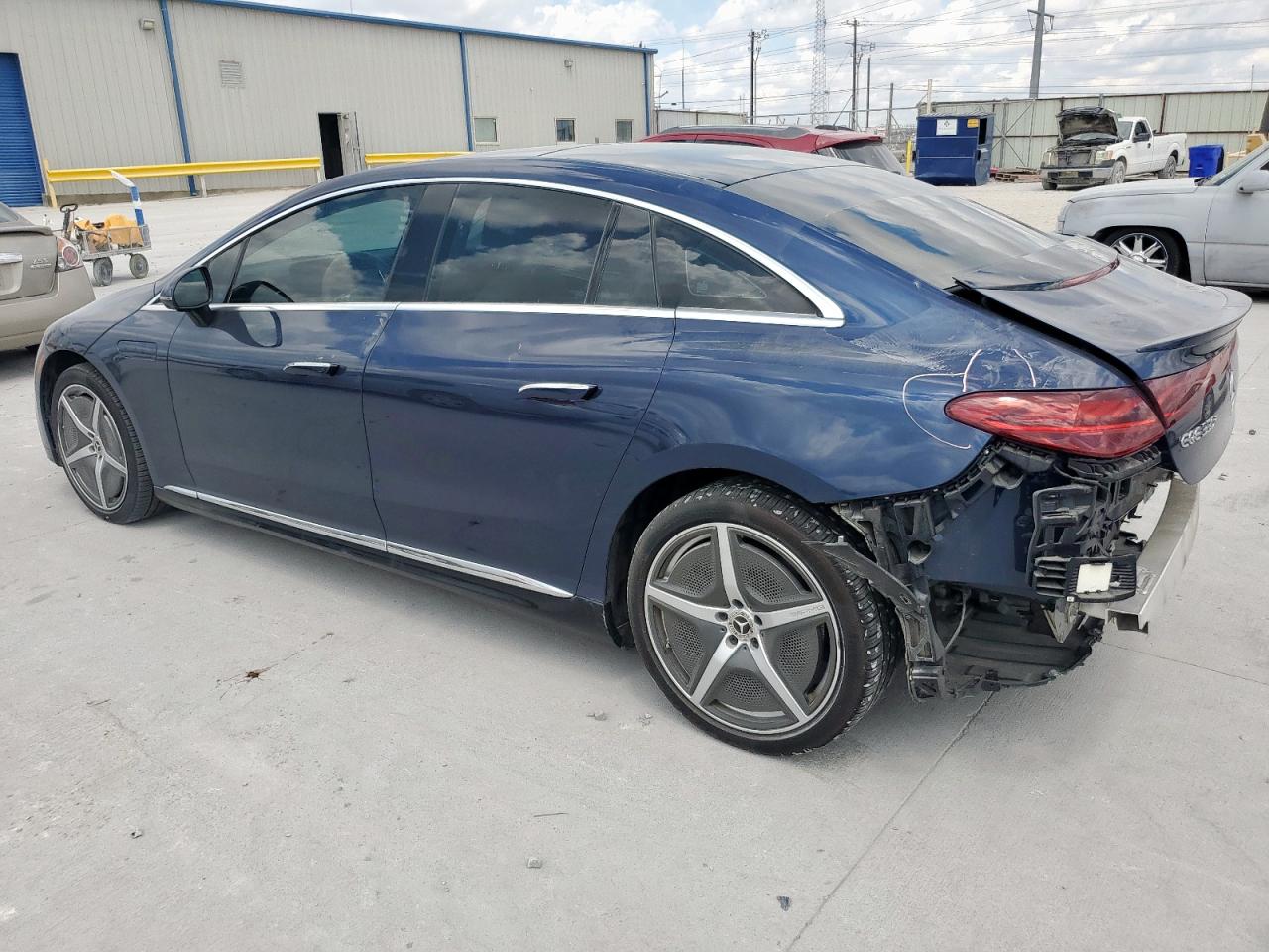 Mercedes-Benz EQE 350+ Image 11