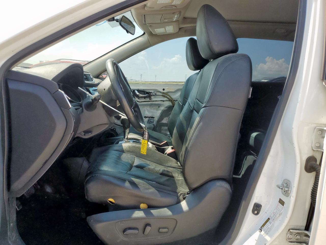 Nissan Rogue S Image 5