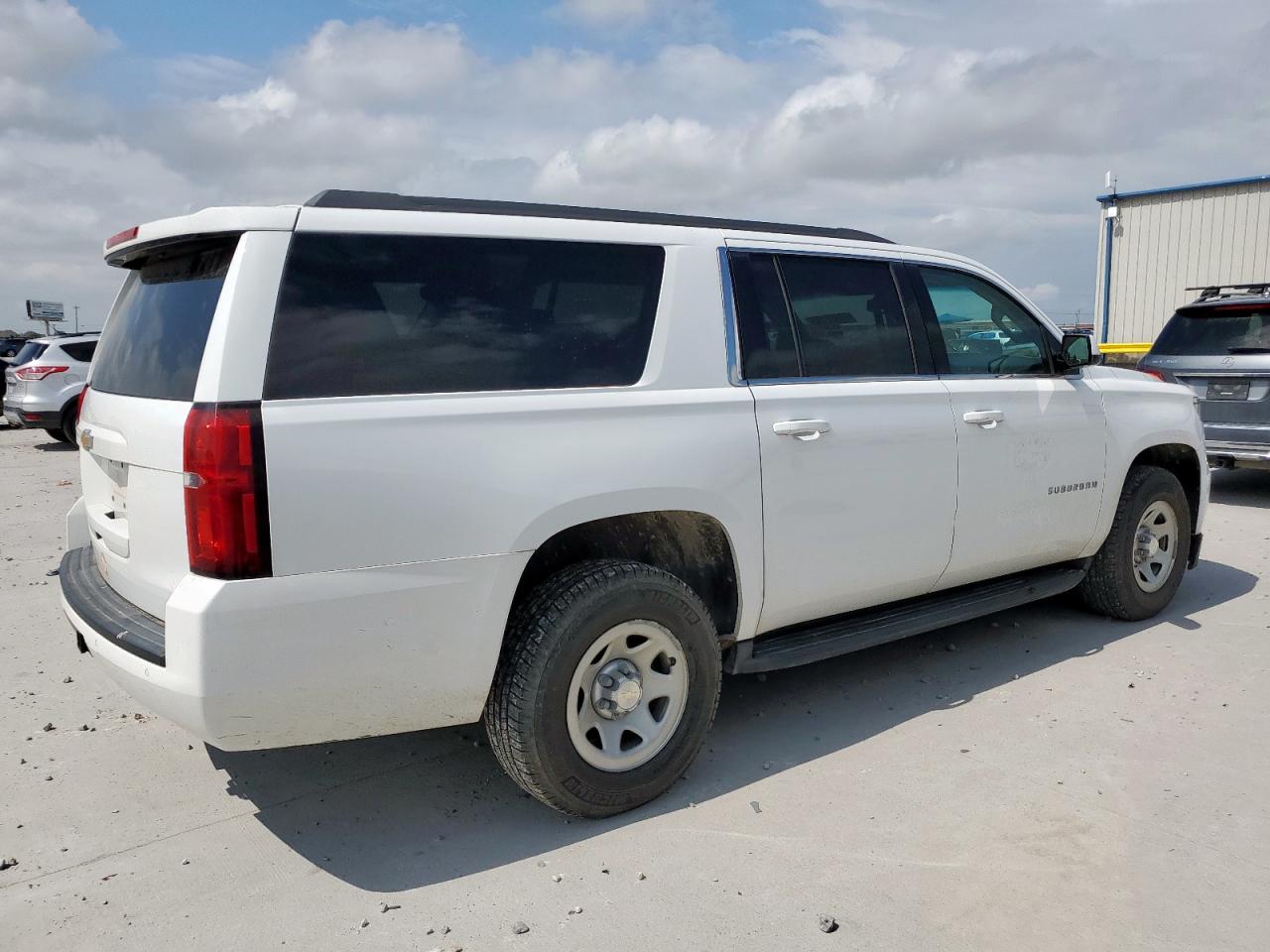 Chevrolet Suburban C1500 Image 13