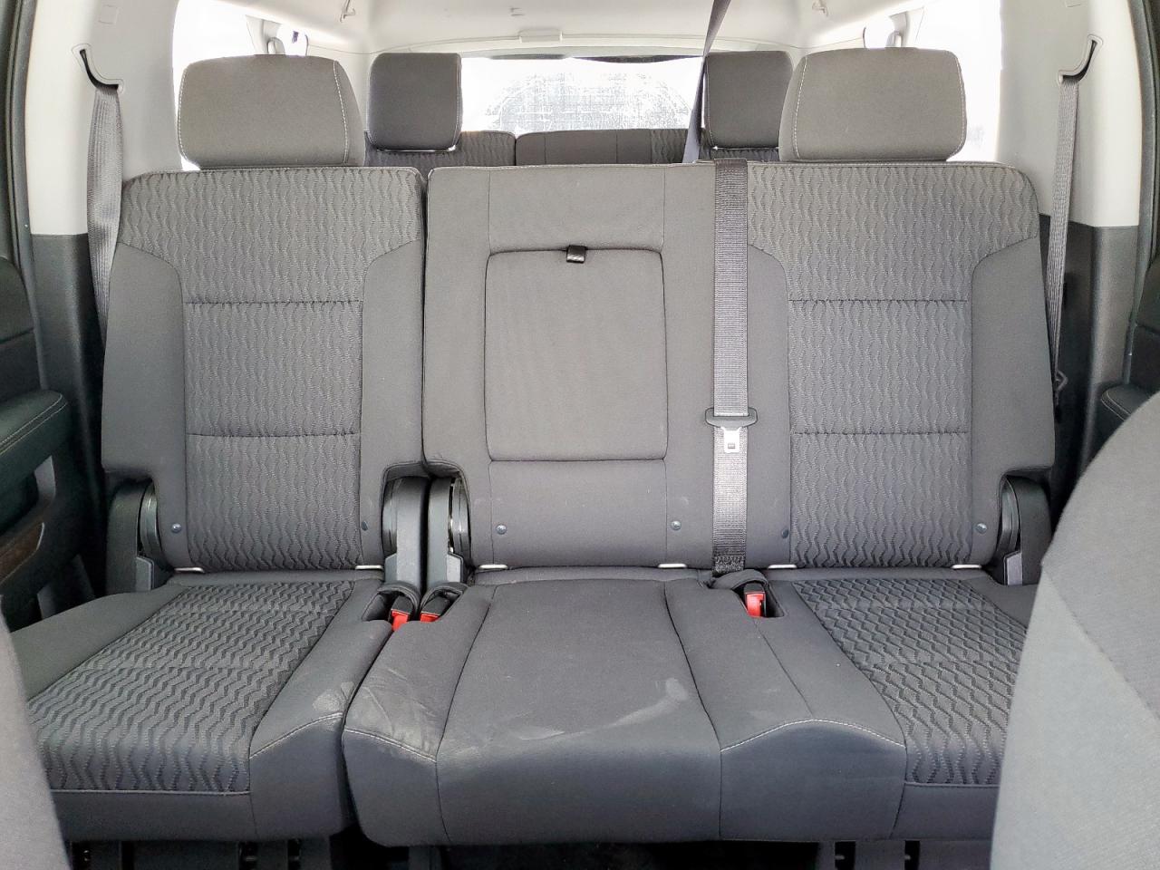 Chevrolet Suburban C1500 Image 7