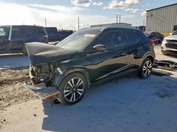  Salvage Nissan Kicks