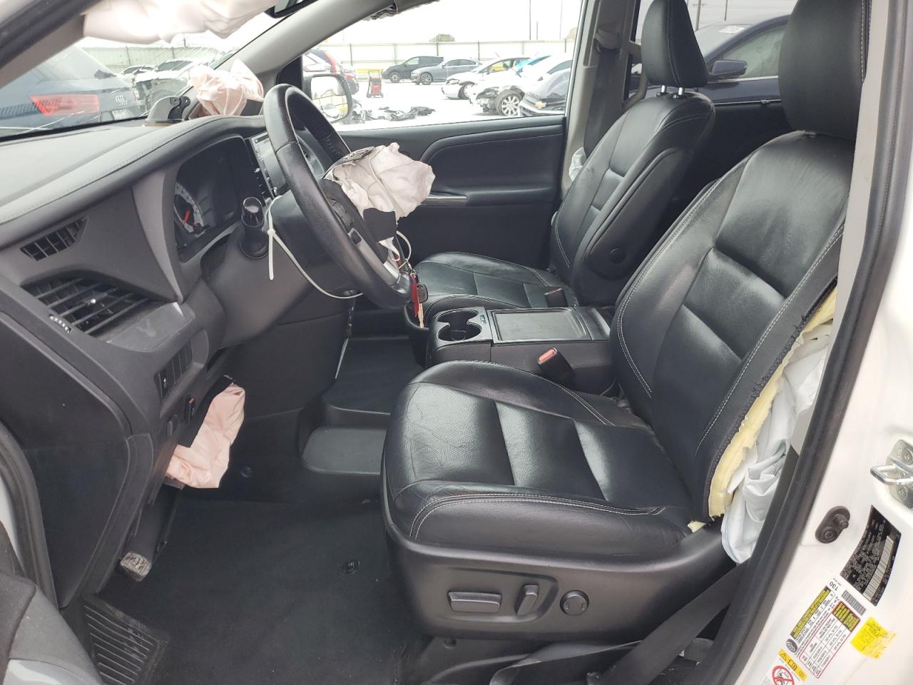 Toyota Sienna Se Image 7