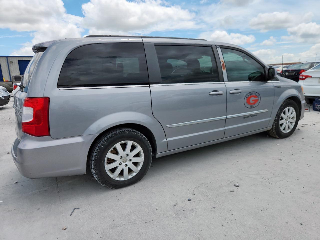 Chrysler Minivan Touring Image 12