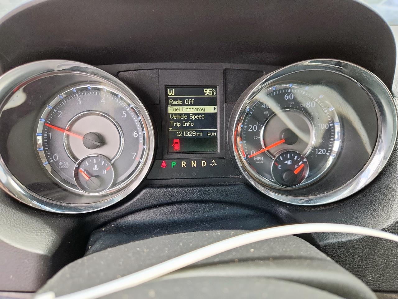 Chrysler Minivan Touring Image 11