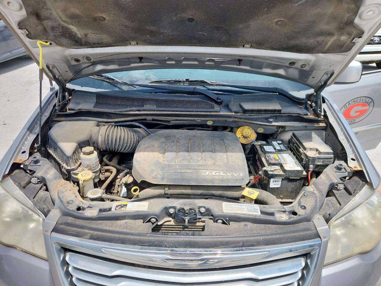 Chrysler Minivan Touring Image 7