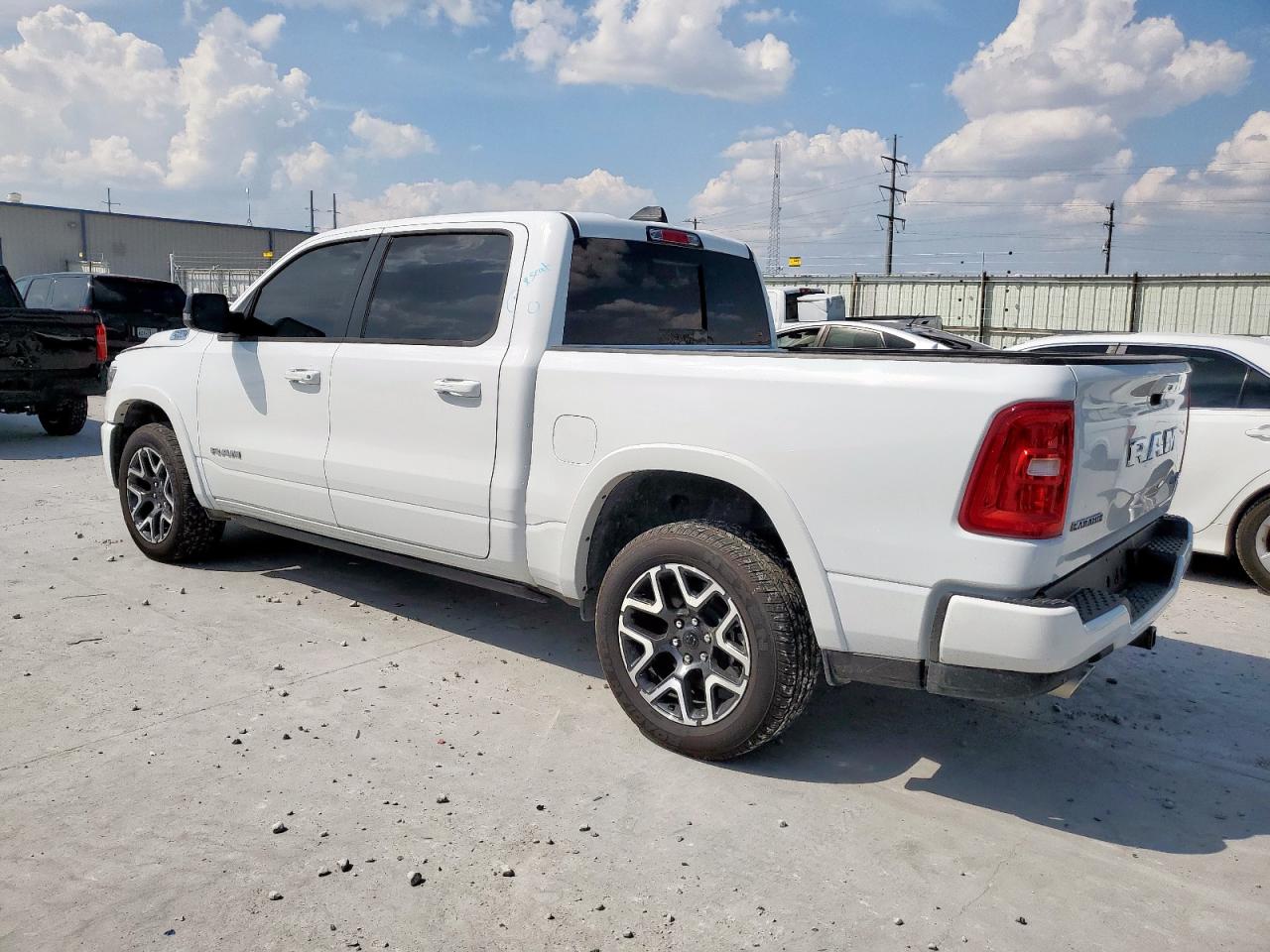 Ram 1500 Laramie Image 5