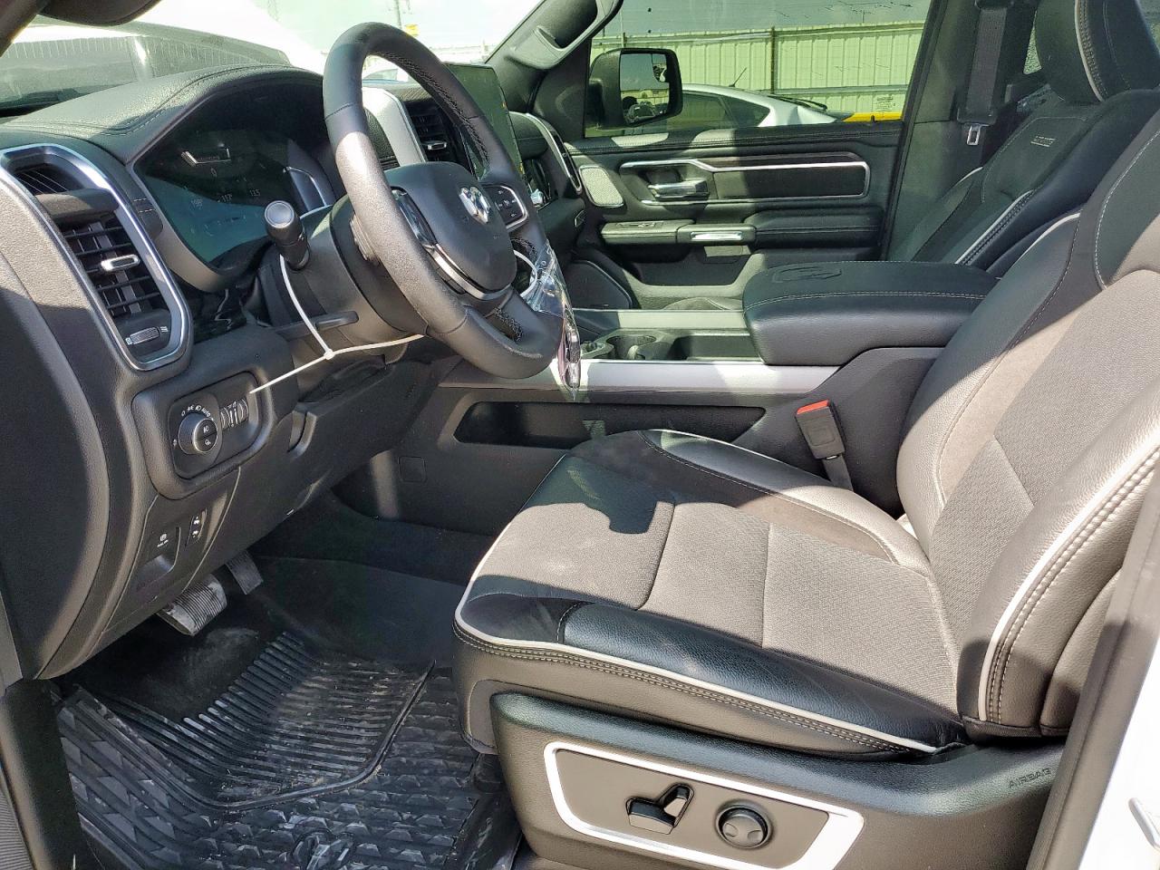 Ram 1500 Laramie Image 12