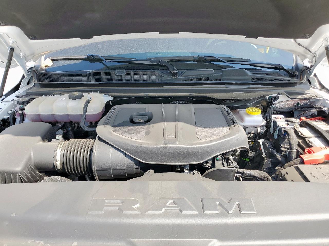 Ram 1500 Laramie Image 9