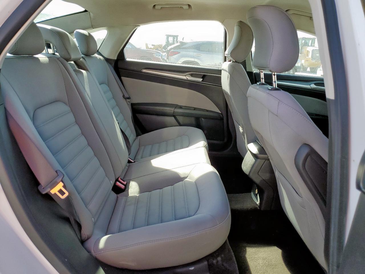 Ford Fusion S Image 5