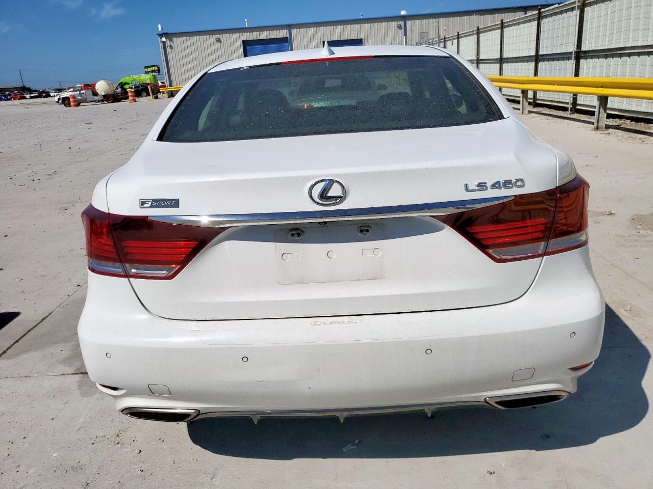 Lexus LS 460 Image 10
