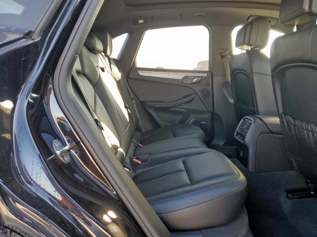 Porsche Macan Image 11