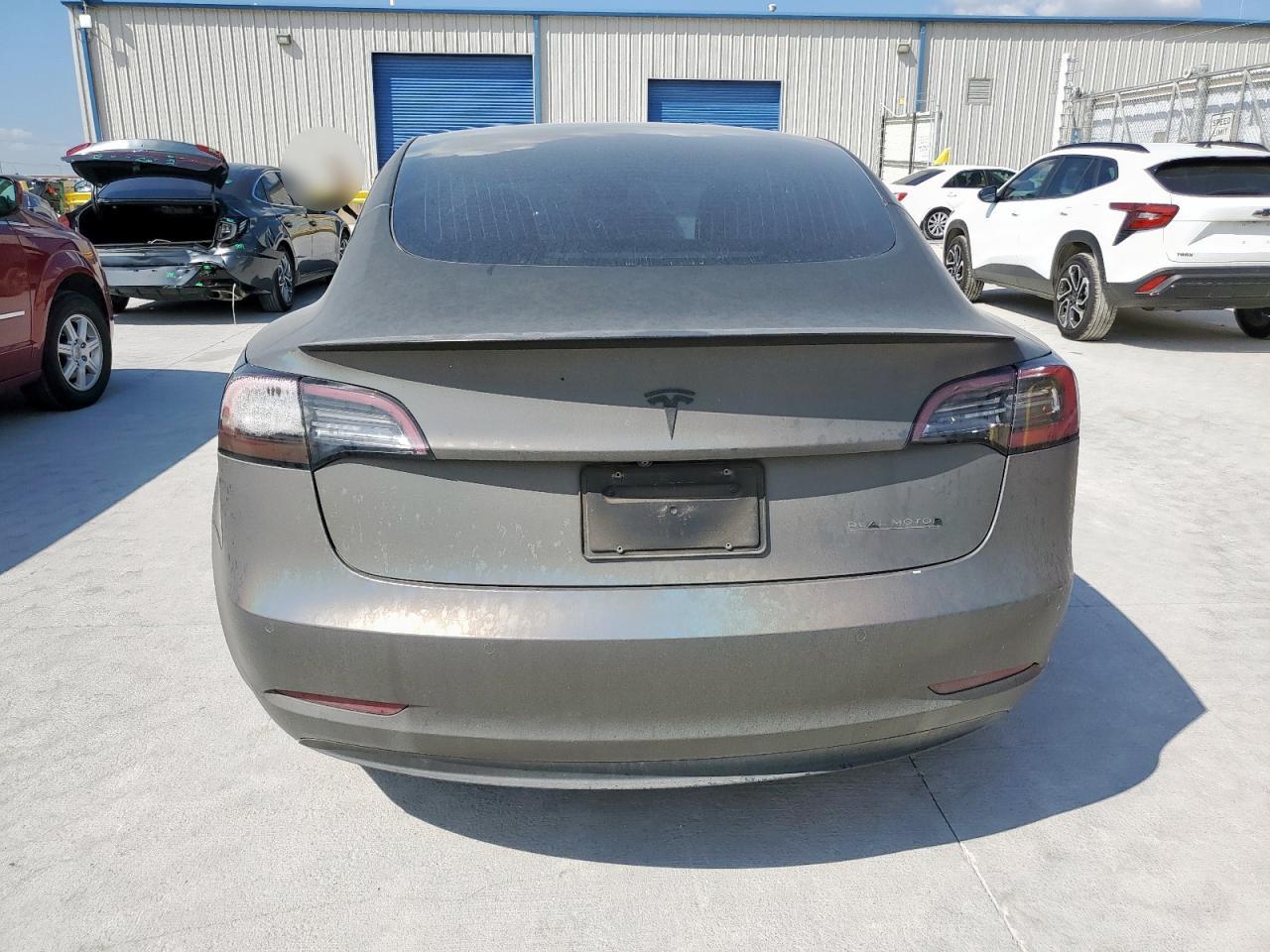 Tesla Model 3 Image 4