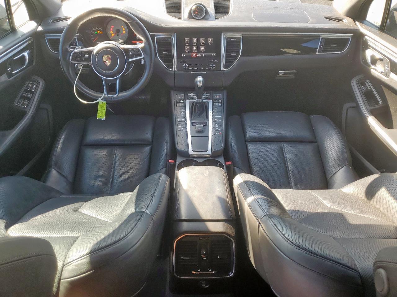 Porsche Macan S Image 8