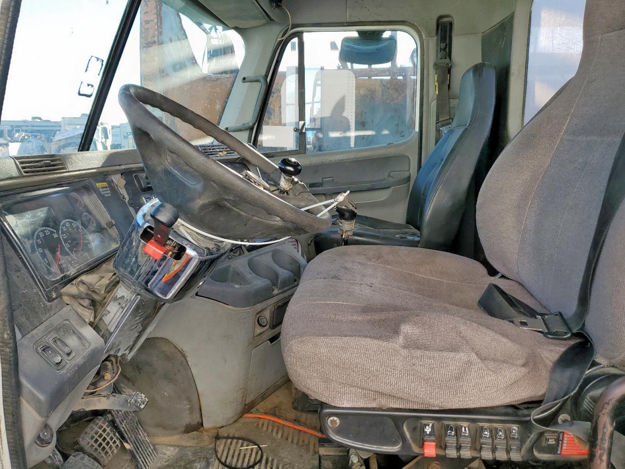 Freightliner Columbia Columbia Image 3