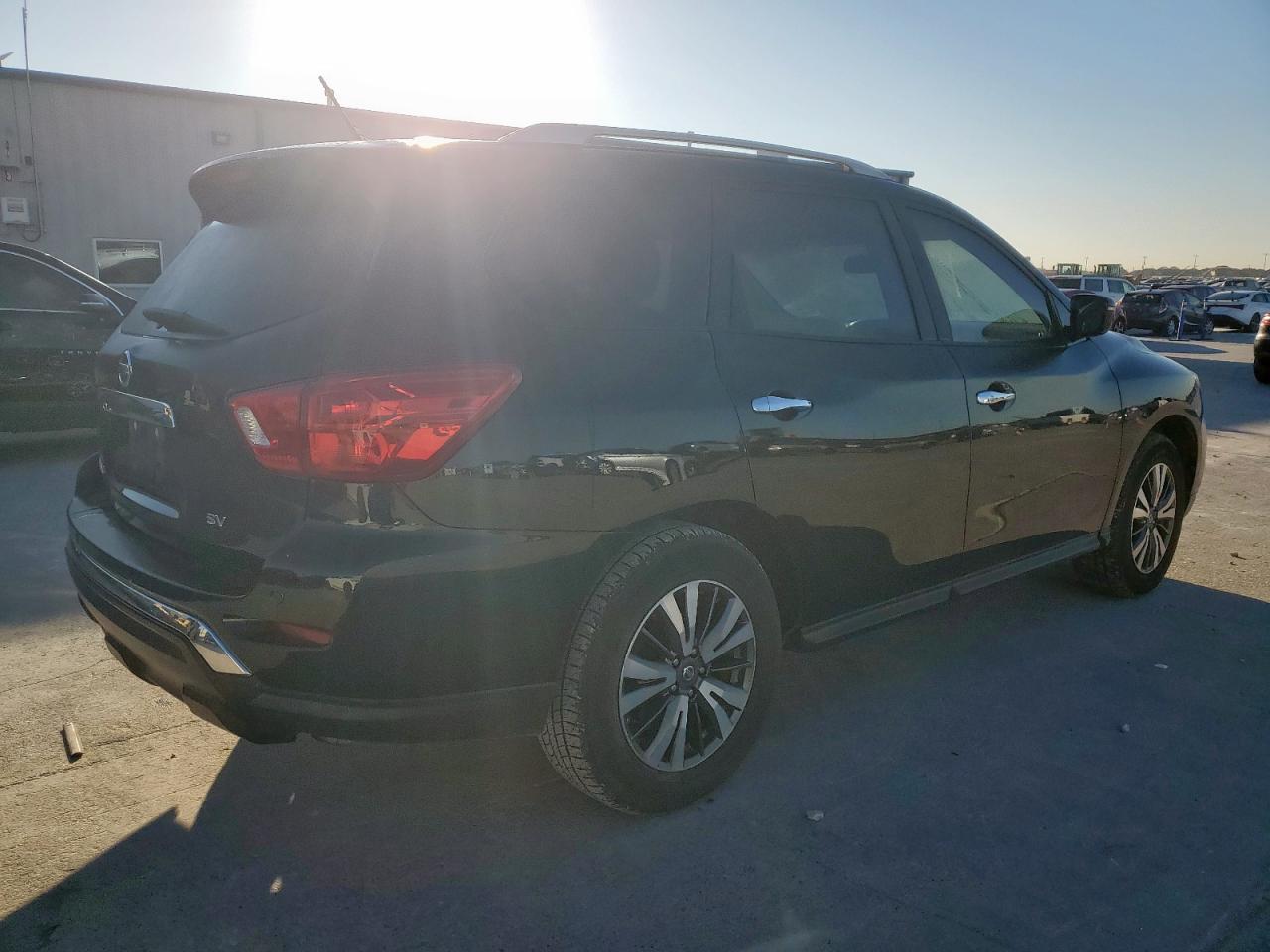 Nissan Pathfinder S Image 2