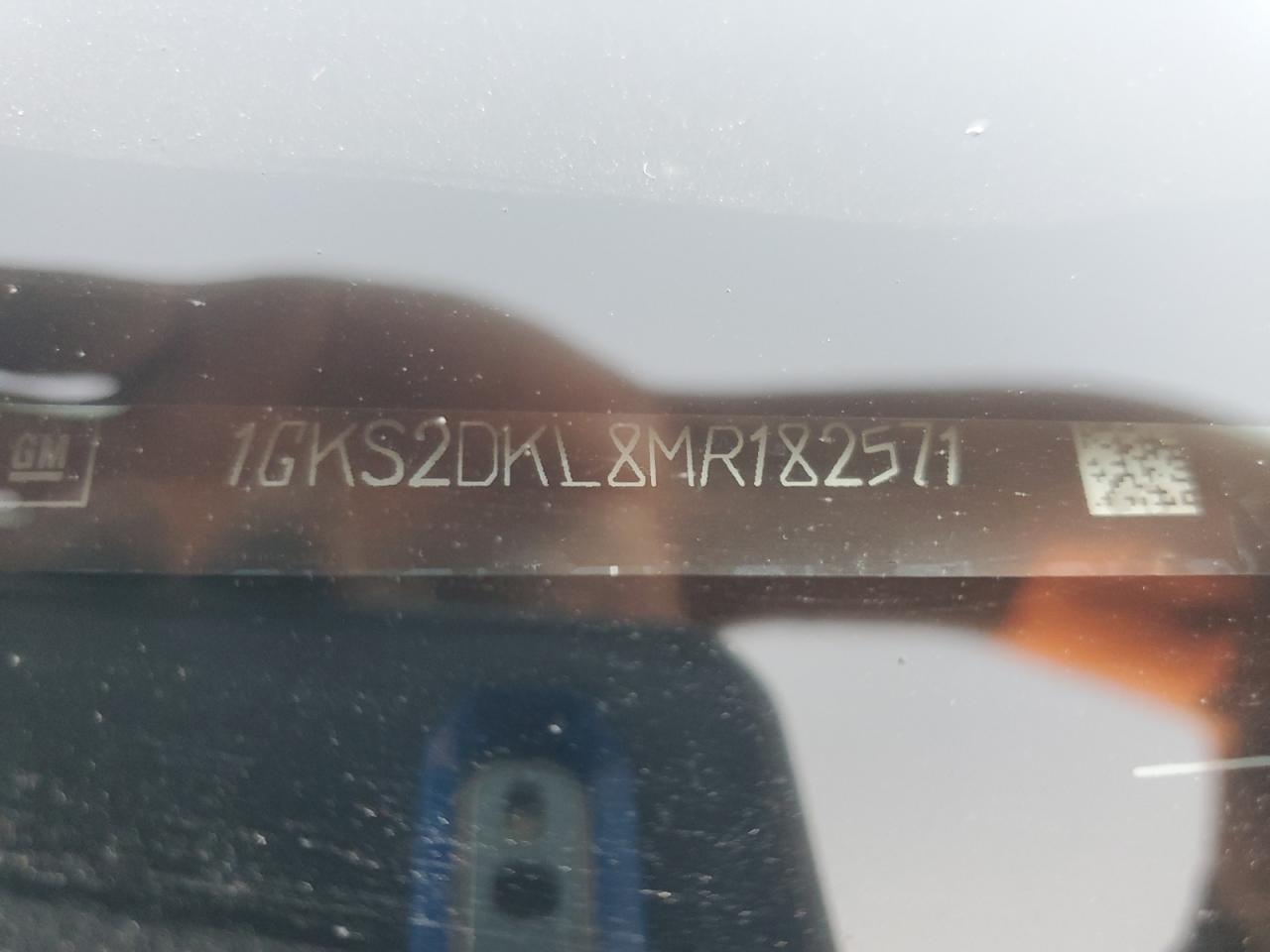 GMC Yukon Denali Image 9