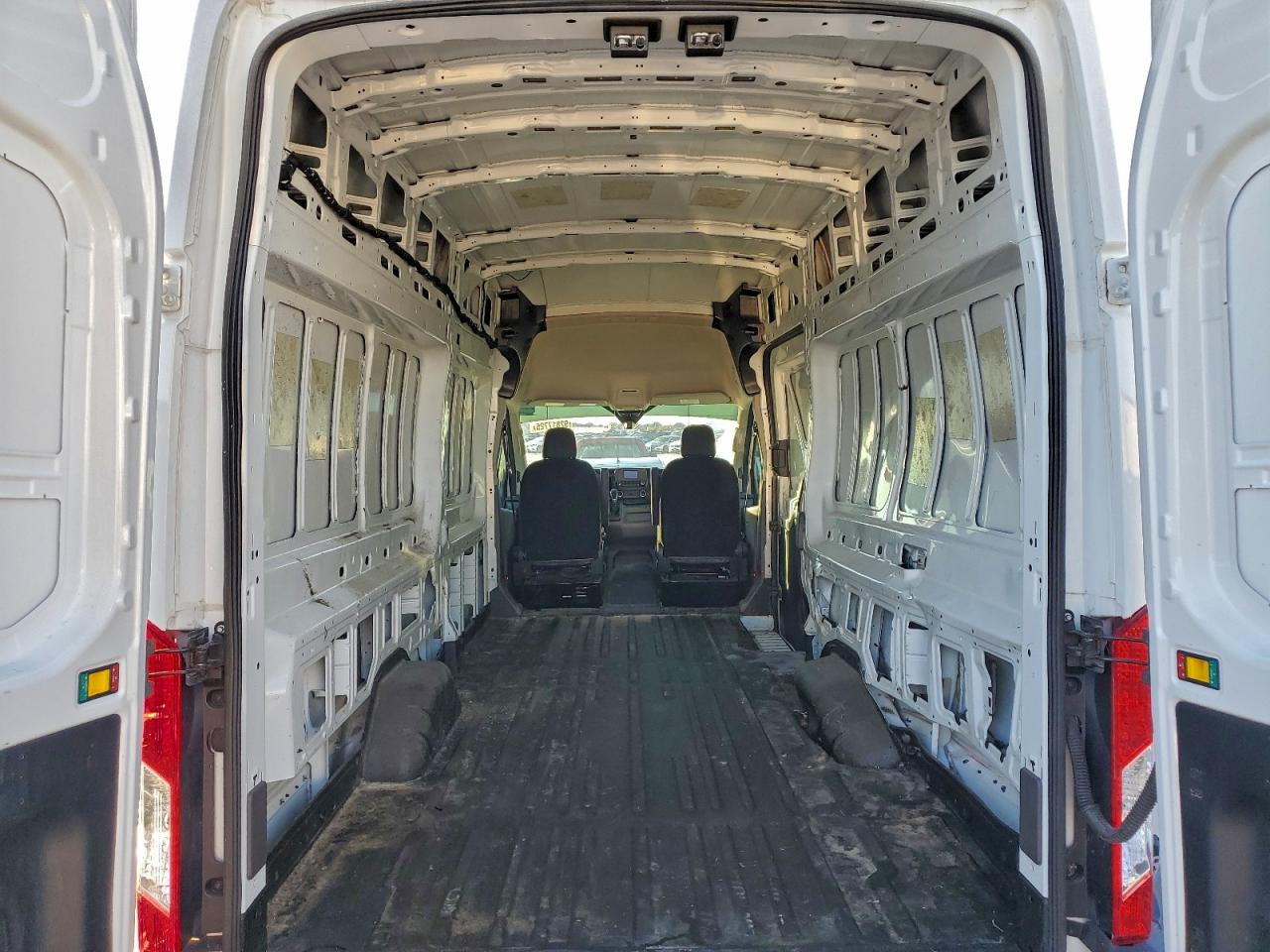 Ford Transit T-250 Image 9