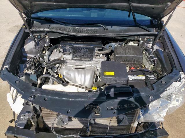 Toyota Camry Base Image 3