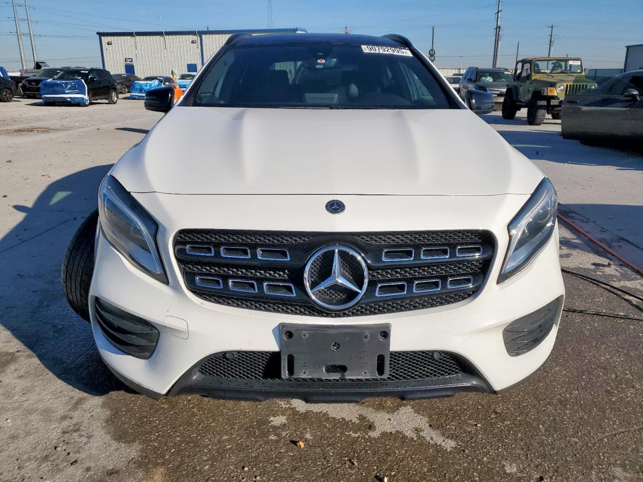 Mercedes-Benz GLA 250 Image 11