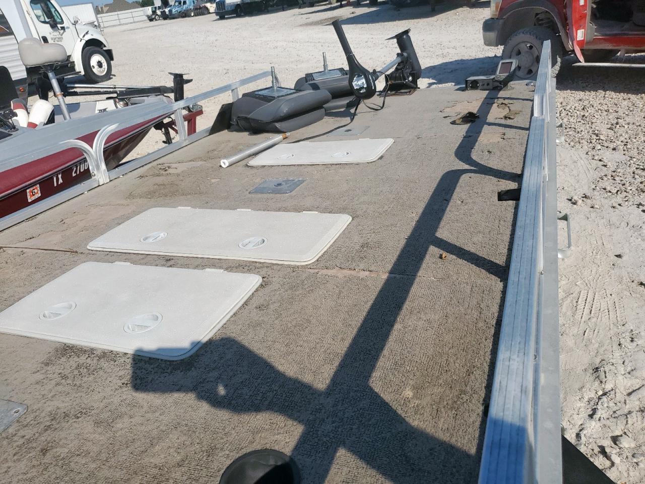 Other Pontoon Image 10