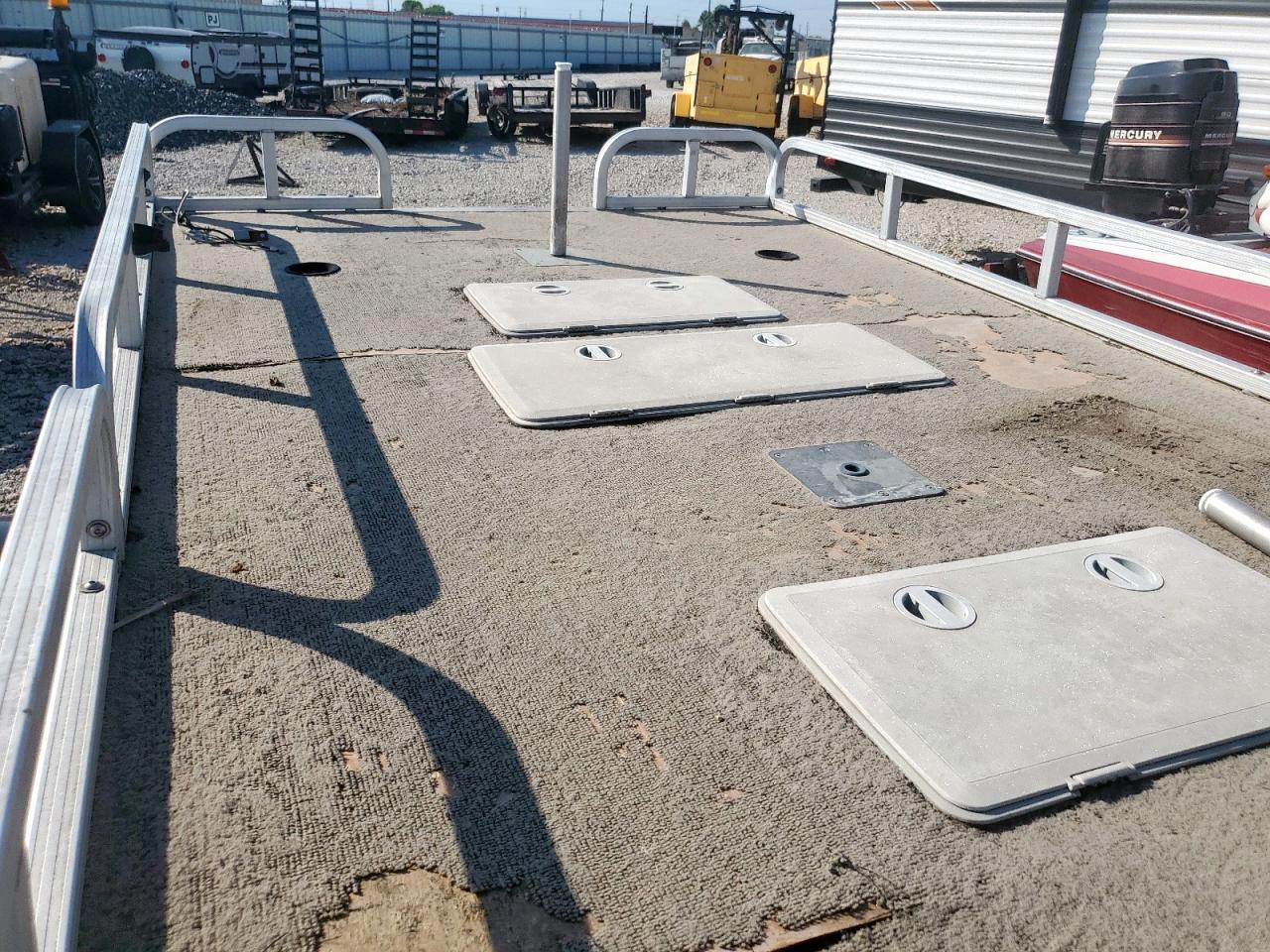 Other Pontoon Image 9