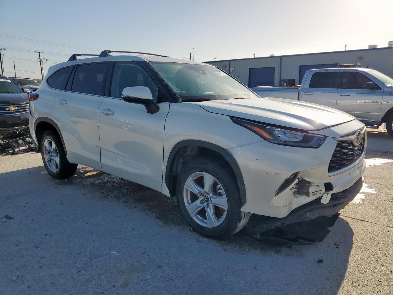 Toyota Highlander L Image 2