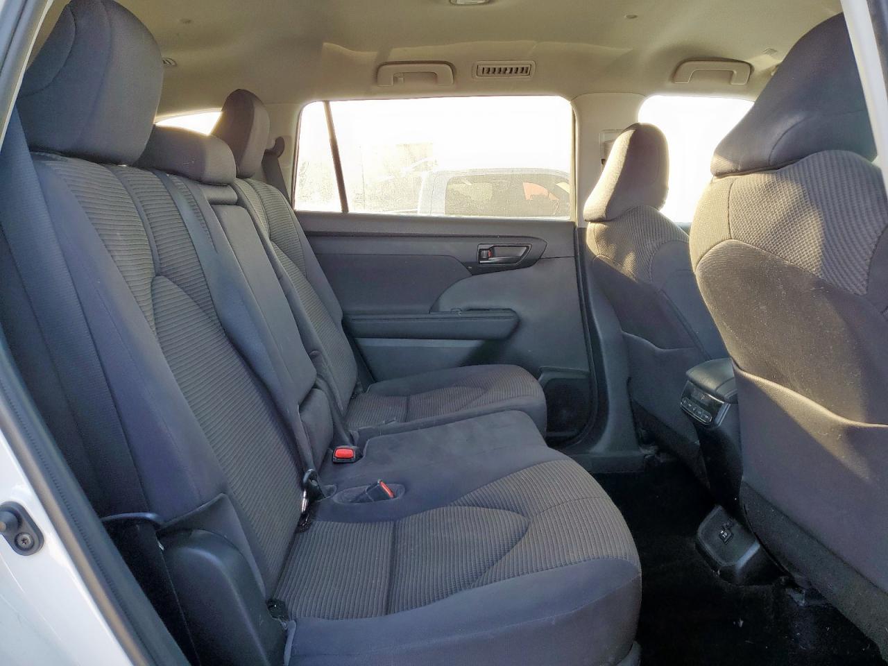 Toyota Highlander L Image 13