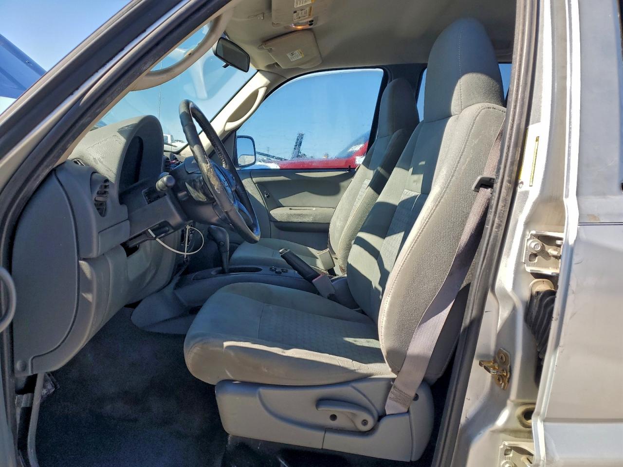 Jeep Liberty Sport Image 13