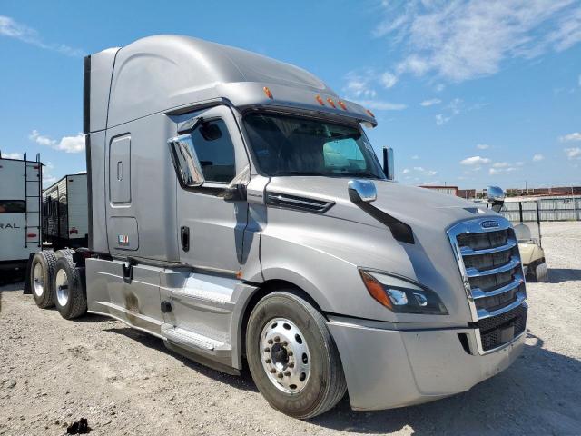  Salvage Freightliner Cascadia 1