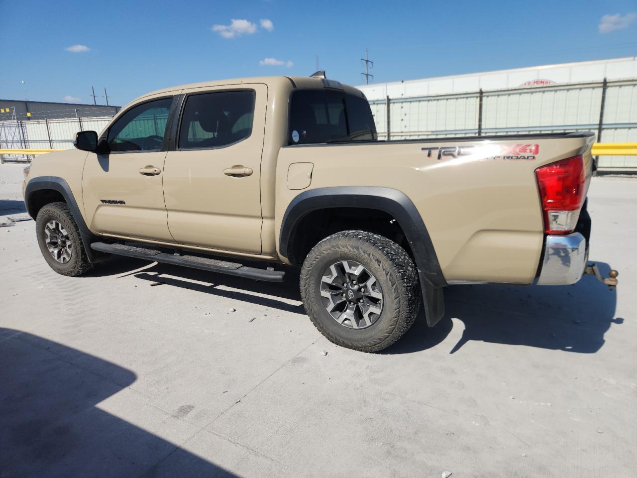 Toyota Tacoma Double Cab Image 2