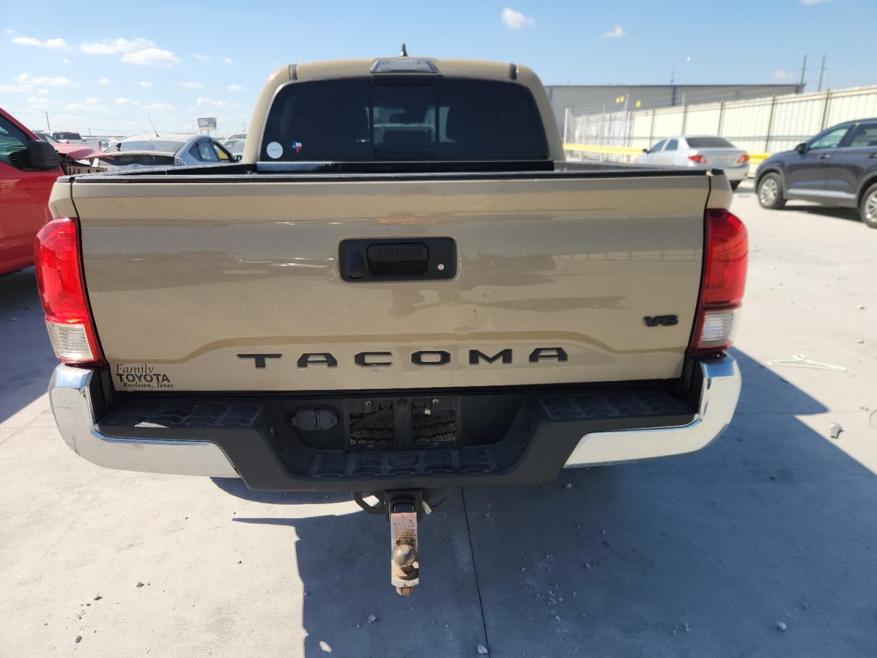 Toyota Tacoma Double Cab Image 4