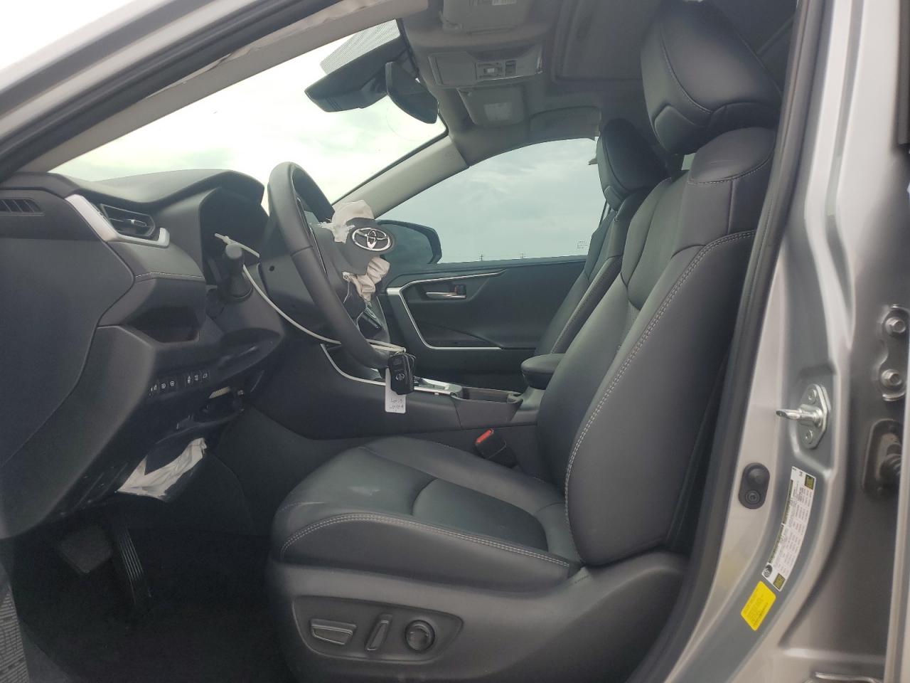 Toyota RAV4 Limited Image 14