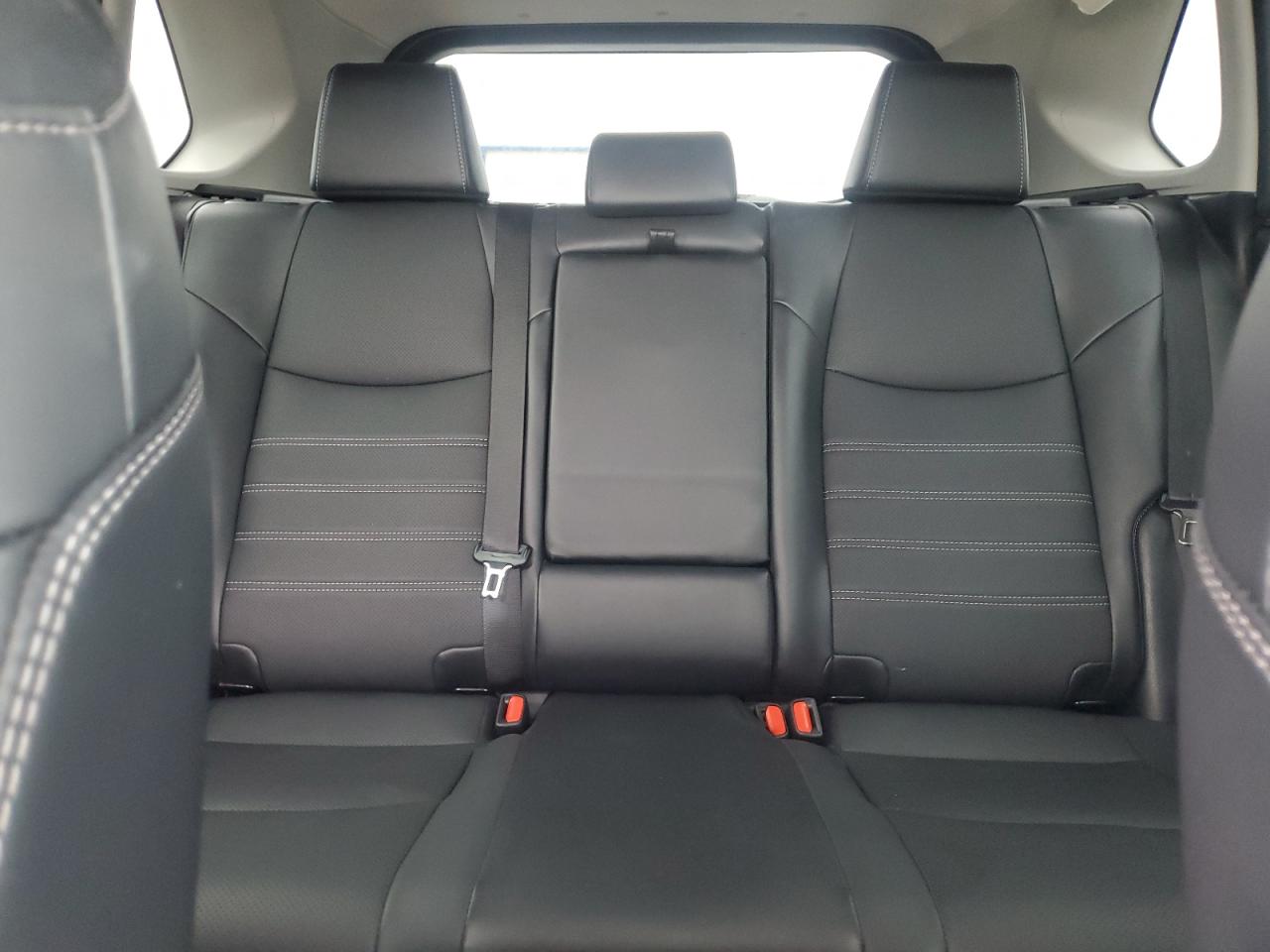 Toyota RAV4 Limited Image 6