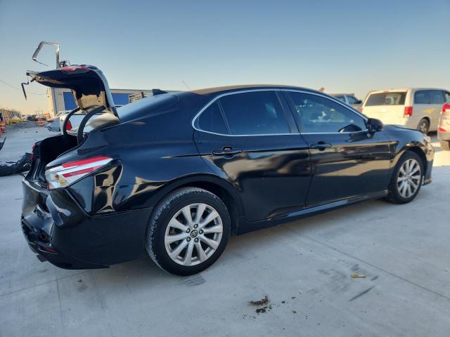 Toyota Camry Le Image 3