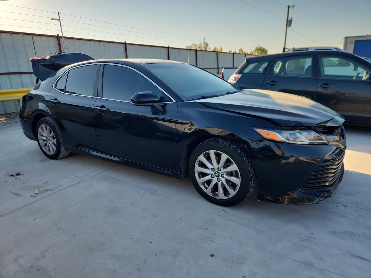 Toyota Camry Le Image 2