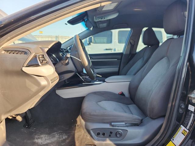 Toyota Camry Le Image 4