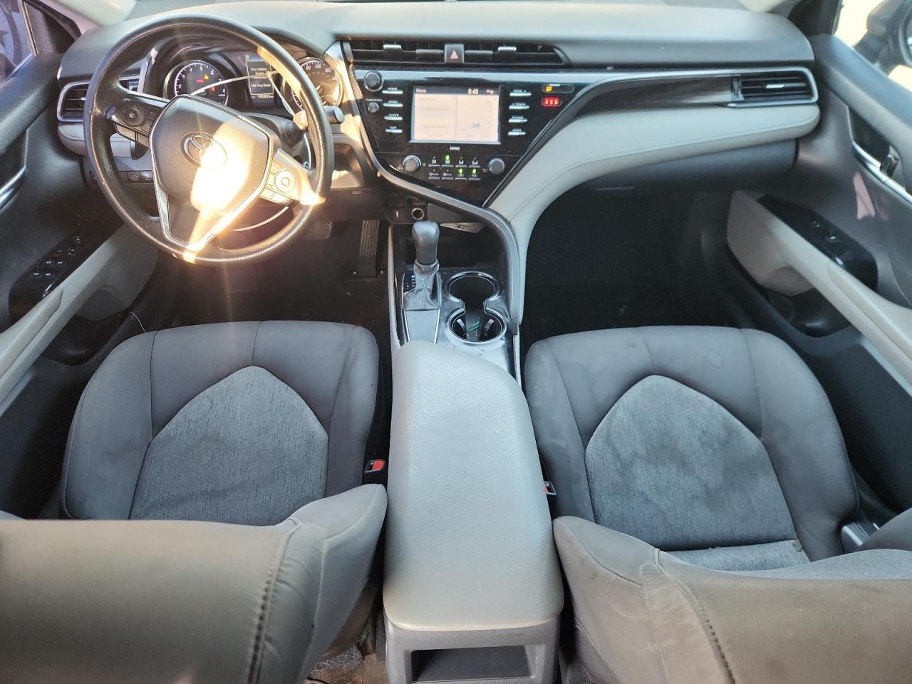 Toyota Camry Le Image 11