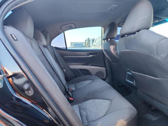 Toyota Camry Le Image 9